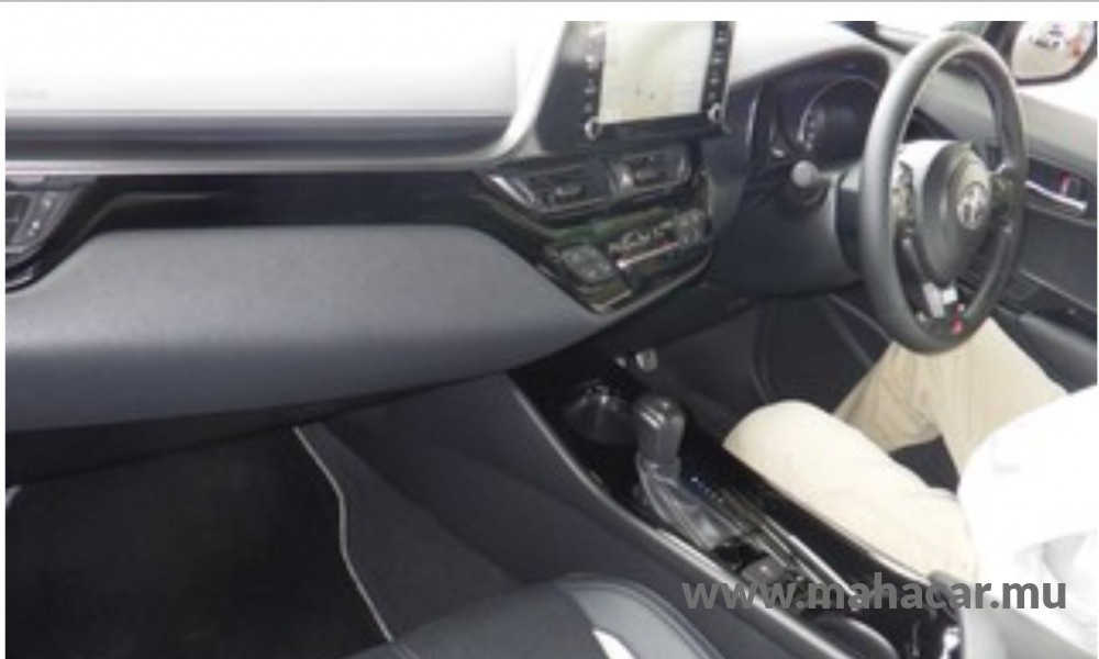 2021 Toyota CHR HYBRID photo 3