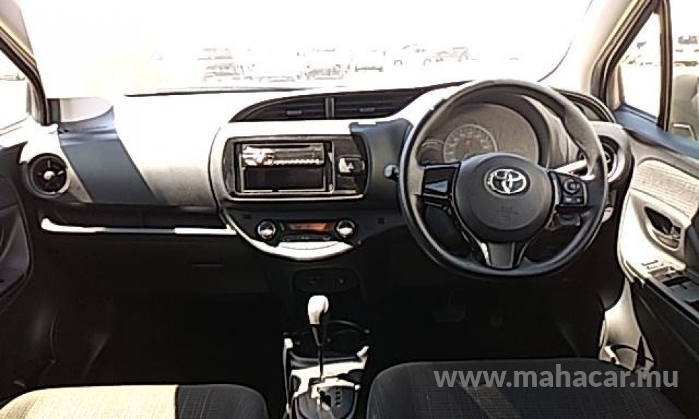 2019 Toyota VITZ HYBRID F photo 7