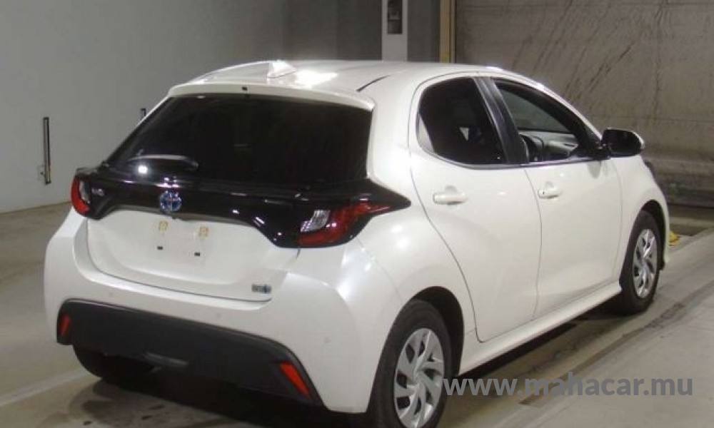 2021 Toyota Yaris photo 2