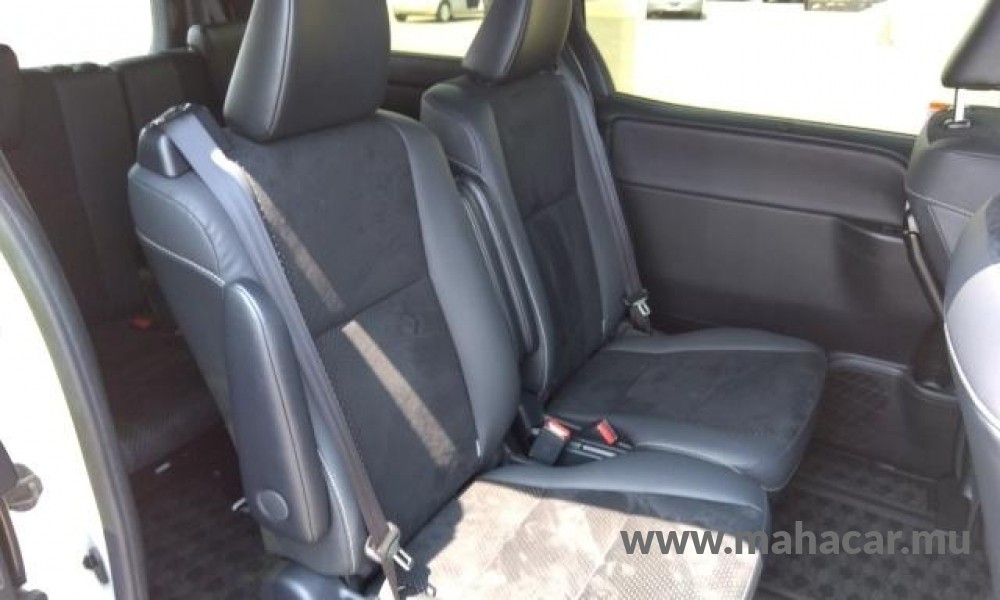 2021 Toyota VOXY photo 4