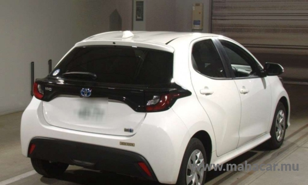 2022 Toyota Yaris photo 2
