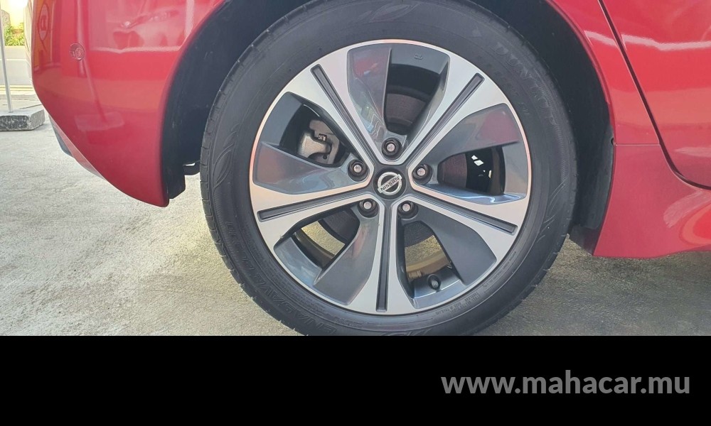 2020 Nissan Leaf G-Edition photo 3