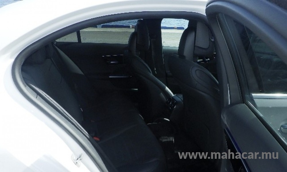 2024 Mercedes C200 photo 8