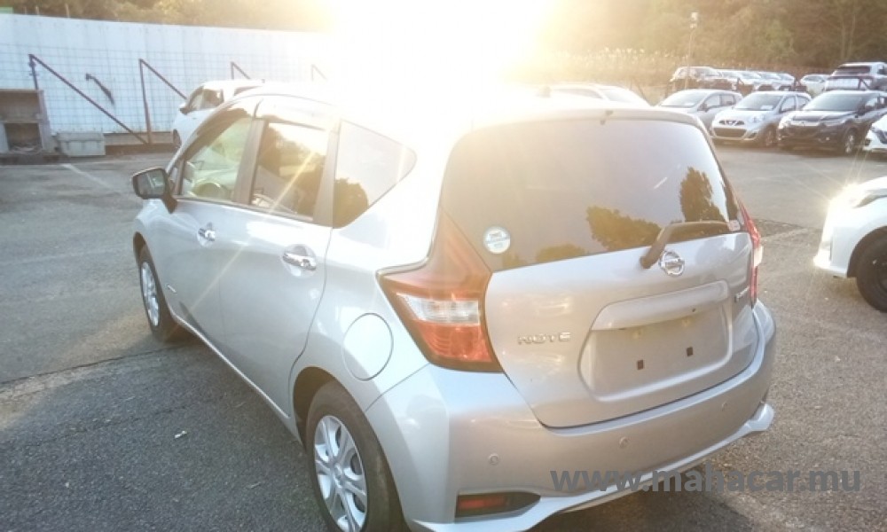 2020 Nissan NOTE E-POWER photo 10