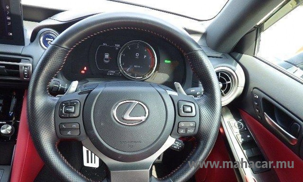 2021 LEXUS IS 300h photo 7