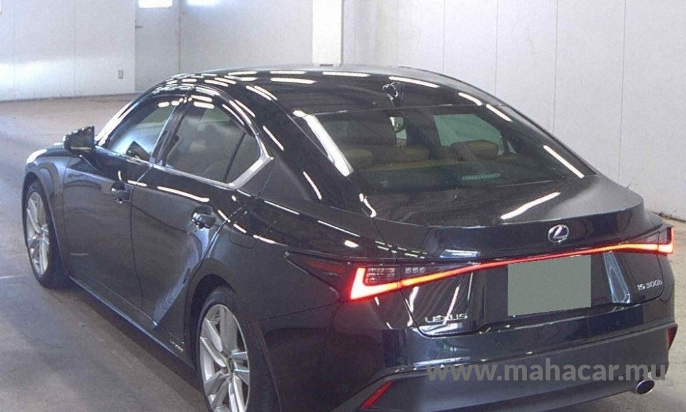 2021 LEXUS IS 300h photo 4