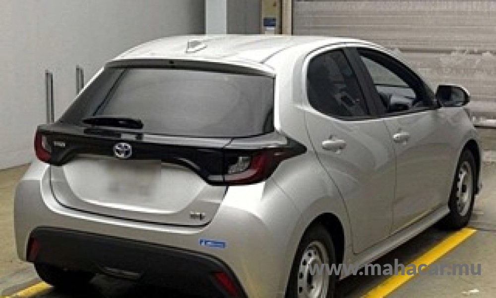 2022 Toyota Yaris Hybrid photo 2