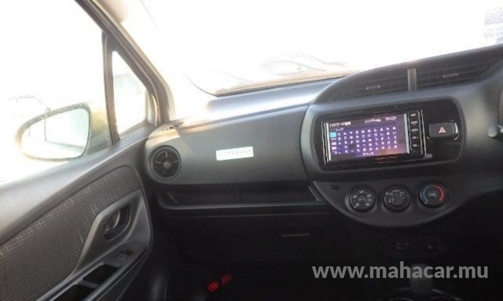 2019 Toyota Vitz photo 6