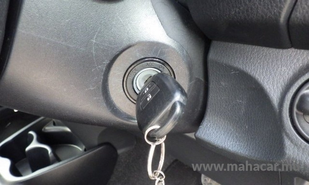 2019 Toyota Vitz photo 4