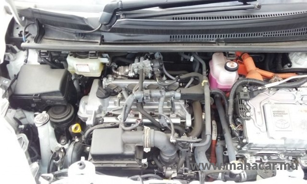 2020 Toyota VITZ HYBRID F photo 5