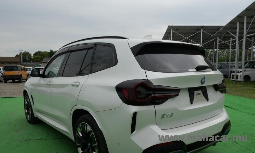 2022 BMW iX3 photo 3