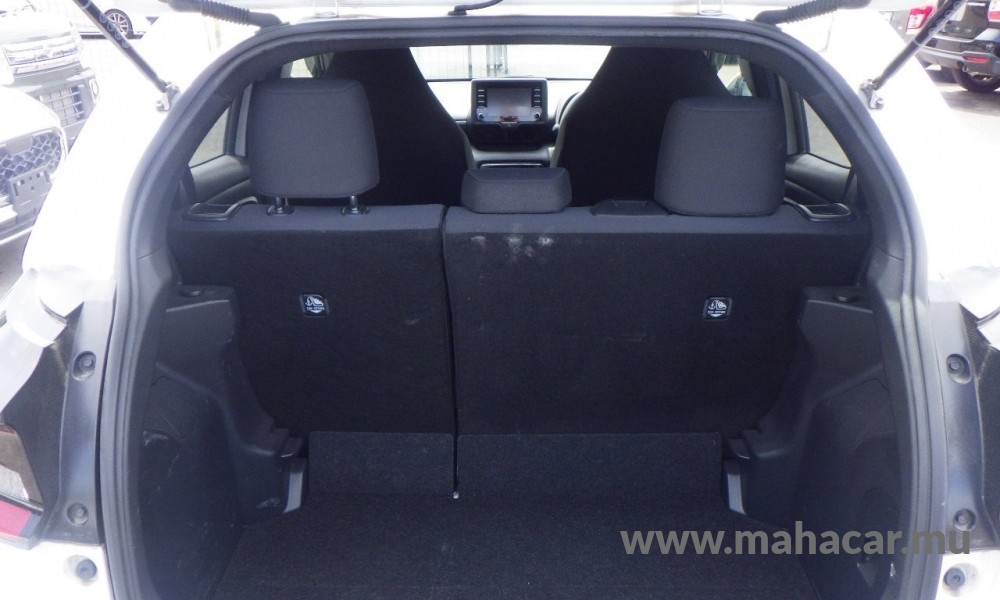 2022 Toyota Yaris Hybrid photo 11