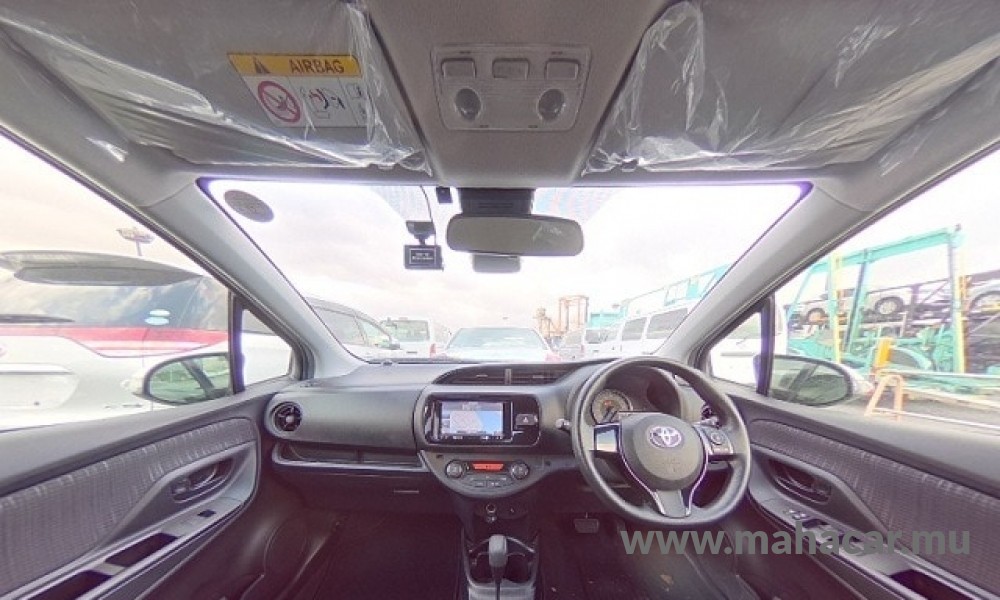 2019 Toyota VITZ HYBRID F photo 5