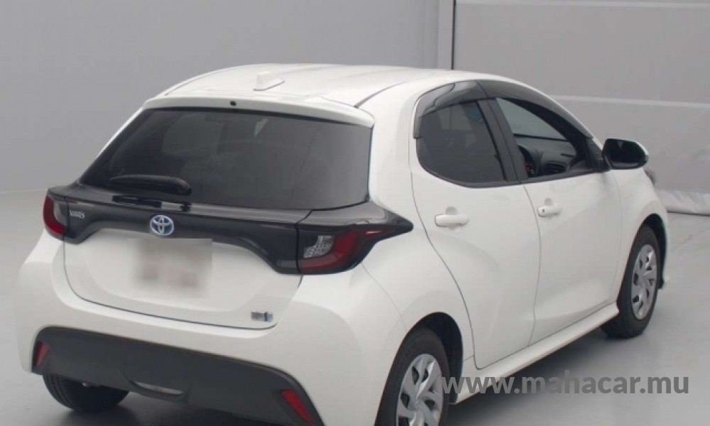 2021 Toyota Yaris photo 2