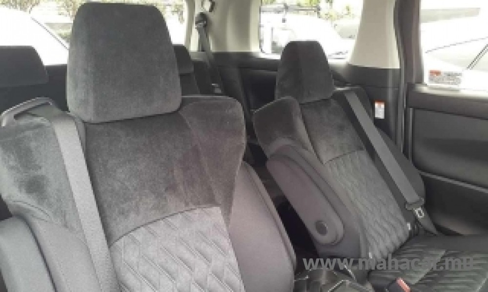 2021 Toyota Alphard photo 8