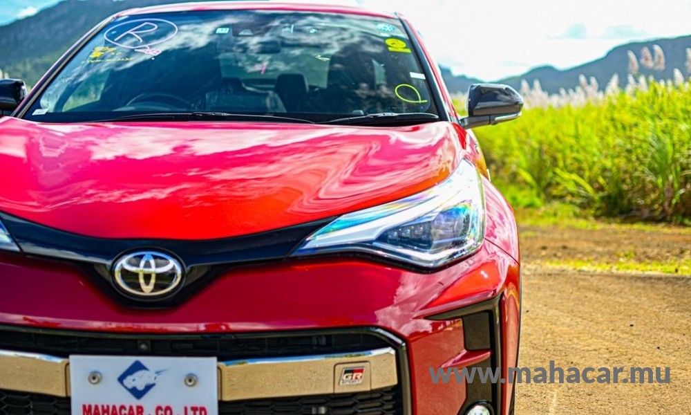 2019 Toyota CHR HYBRID photo 2