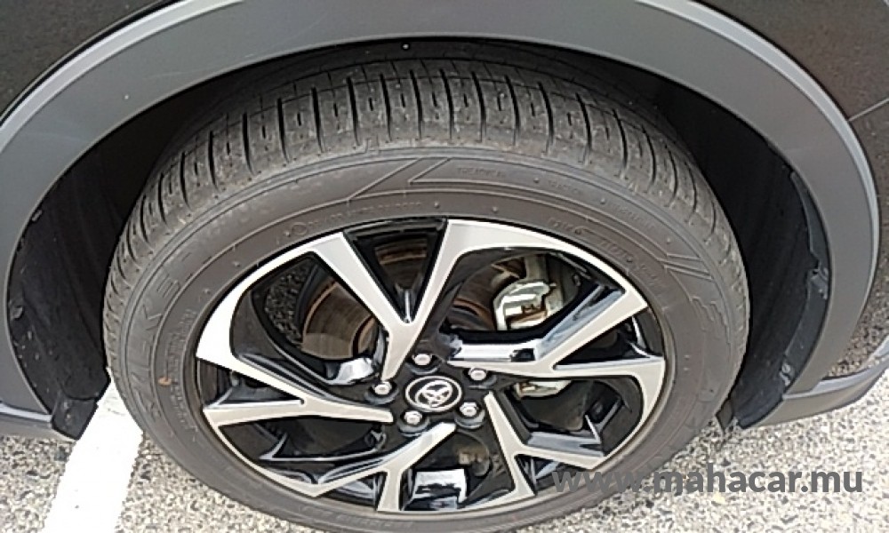 2019 Toyota CHR photo 7