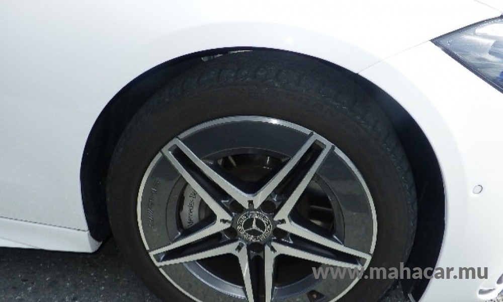 2024 Mercedes C200 photo 7