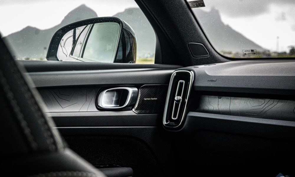 2022 VOLVO C40 photo 11