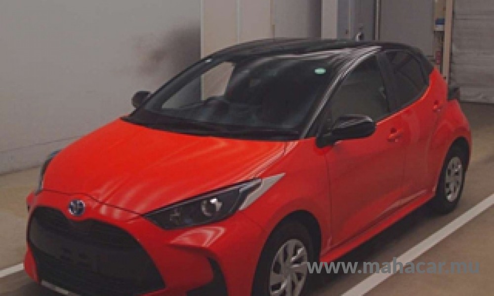 2021 Toyota Yaris Hybrid, RED/BLACK