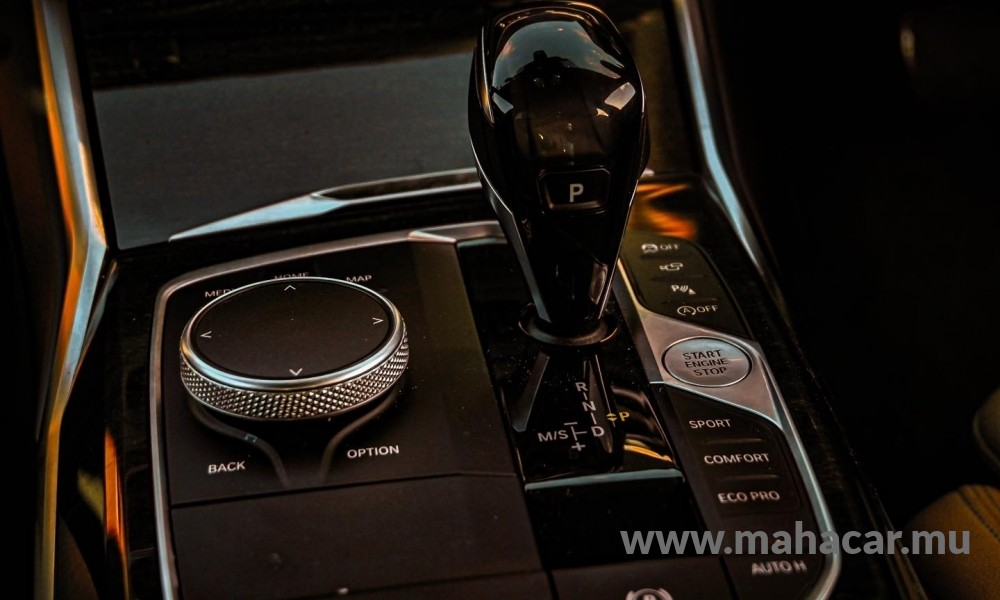 2020 BMW 330i photo 9