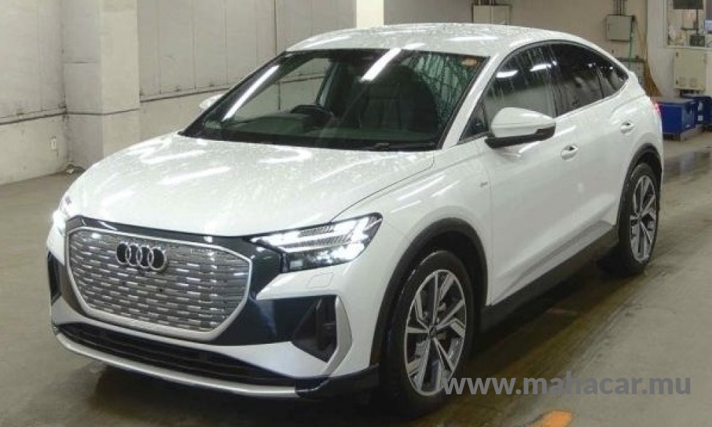 2023 AUDI Q4, White