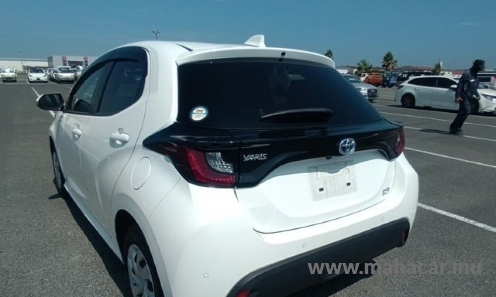 2022 Toyota Yaris Hybrid photo 2