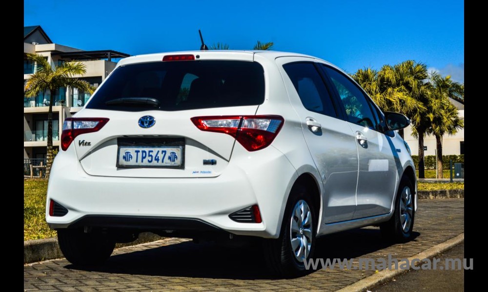 2018 Toyota VITZ HYBRID F photo 10