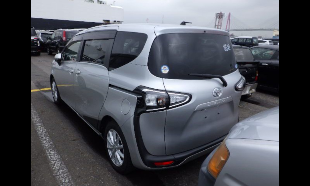 2019 Toyota Sienta photo 4