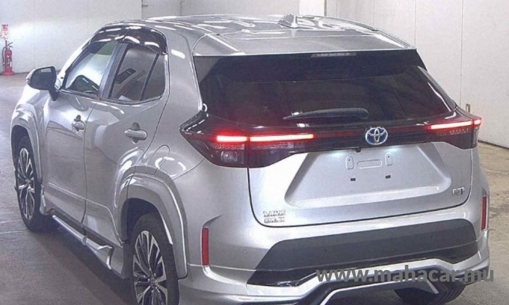 2022 Toyota Yaris Cross Hybrid photo 2