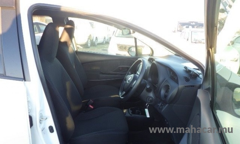 2019 Toyota Vitz photo 15