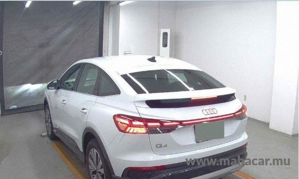 2024 AUDI Q4 photo 2