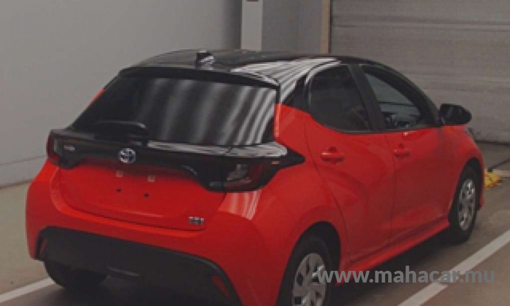 2021 Toyota Yaris Hybrid photo 2