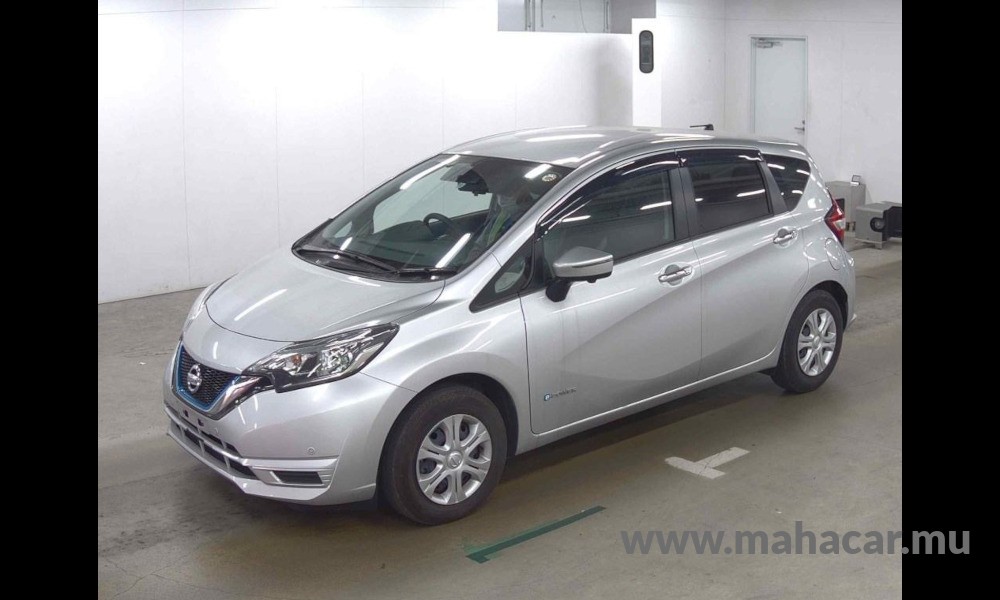 2018 Nissan NOTE E-POWER photo 2