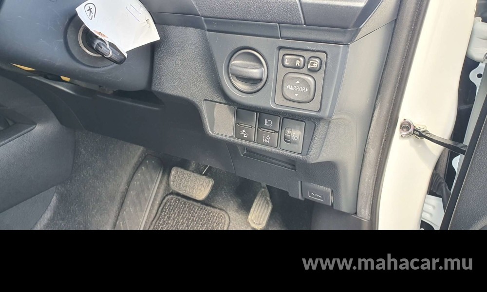 2019 Toyota Corolla Axio photo 7