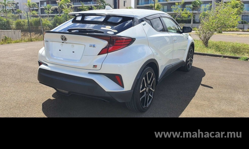 2020 Toyota CHR HYBRID photo 14