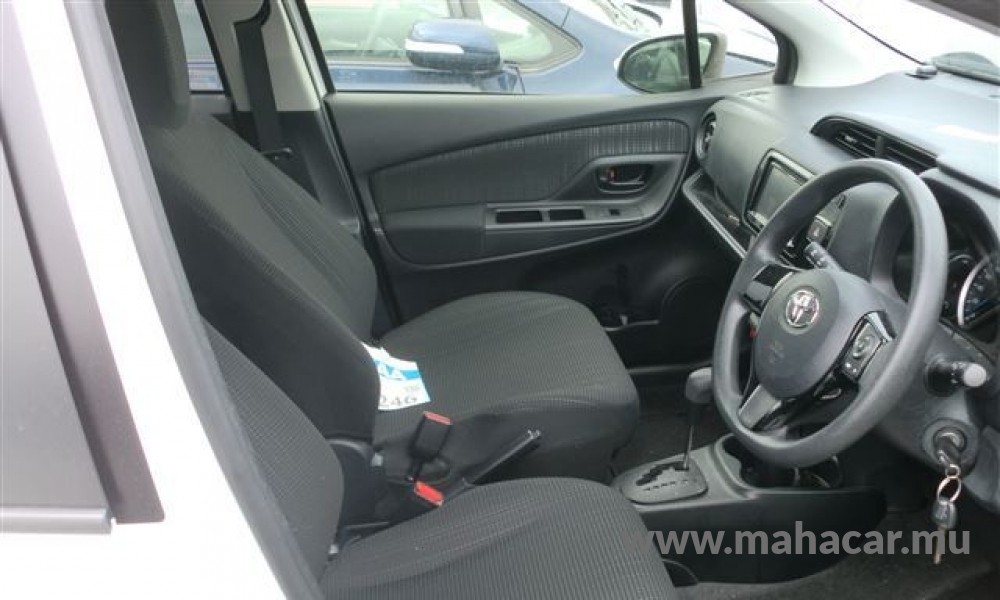 2020 Toyota Yaris photo 3