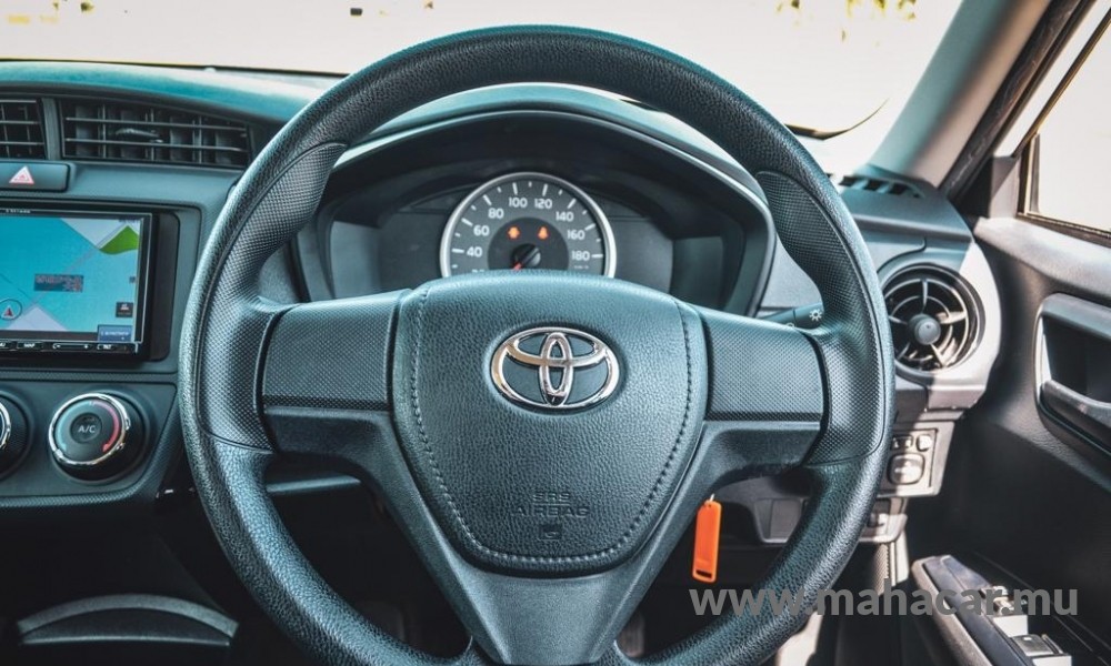 2018 Toyota Corolla Axio photo 6