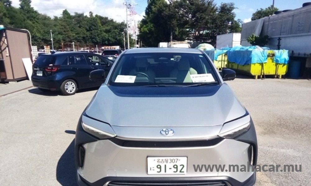 2022 Toyota BZ4X, Silver