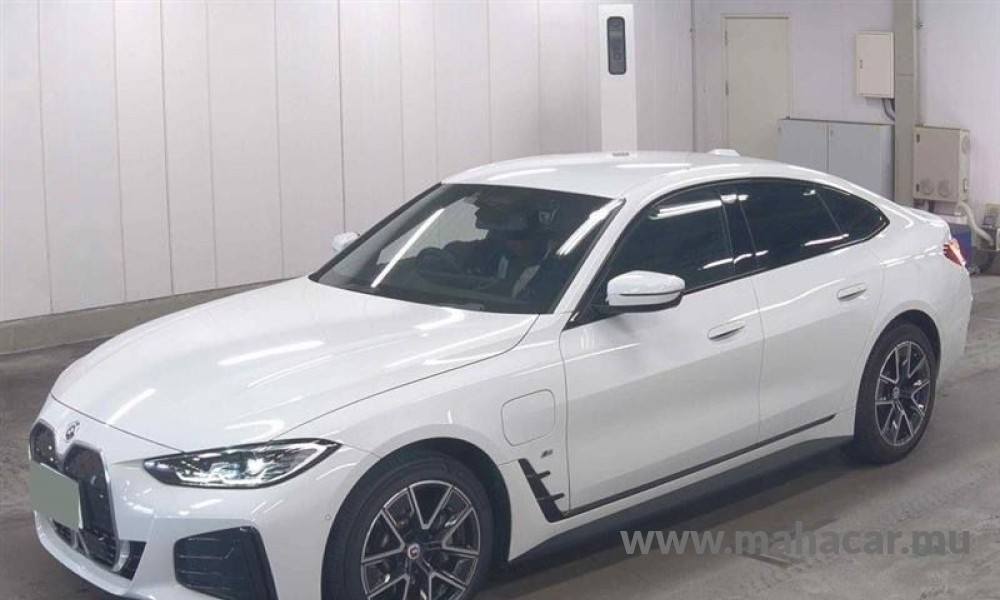 2023 BMW i4, White