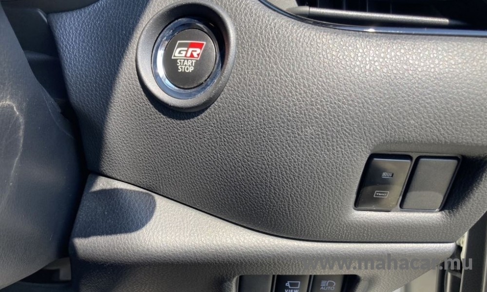 2021 Toyota CHR HYBRID photo 8