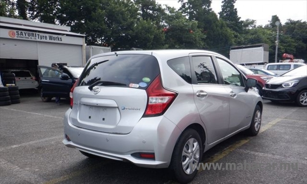 2019 Nissan NOTE E-POWER photo 2