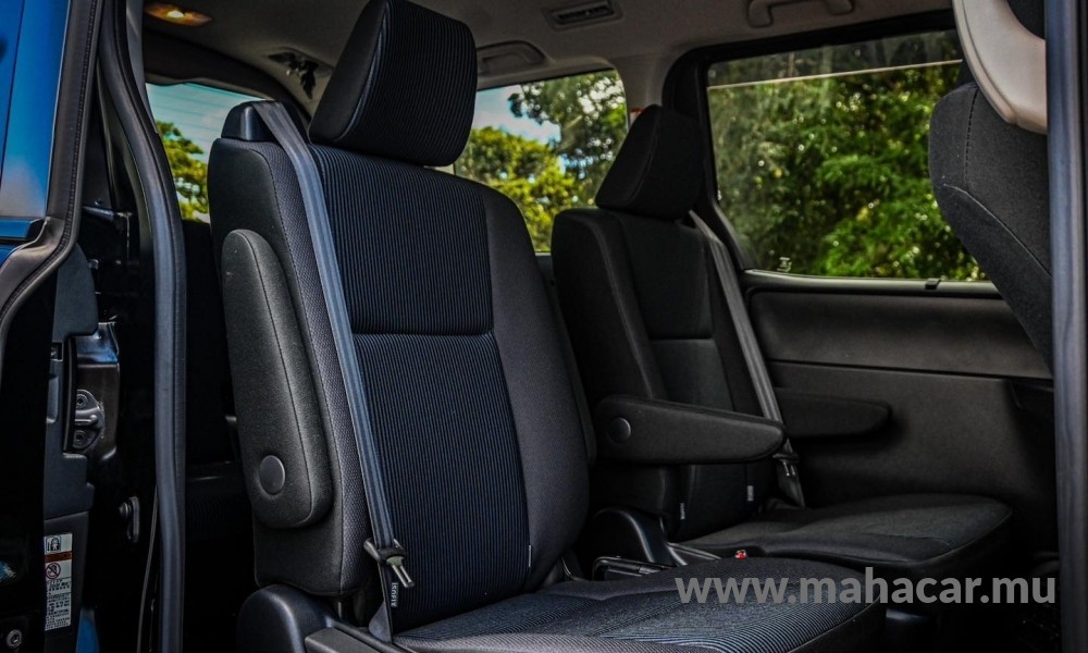 2020 Toyota VOXY photo 3