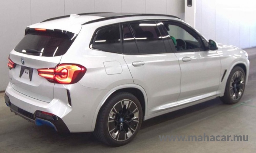 2022 BMW iX3 photo 4
