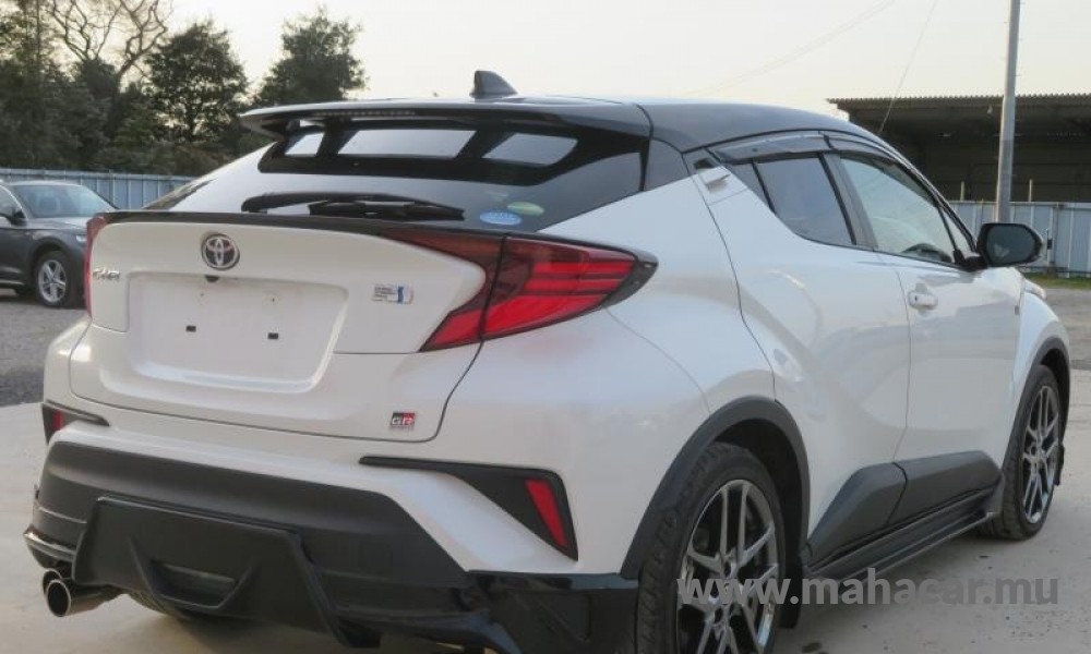 2020 Toyota CHR HYBRID photo 3