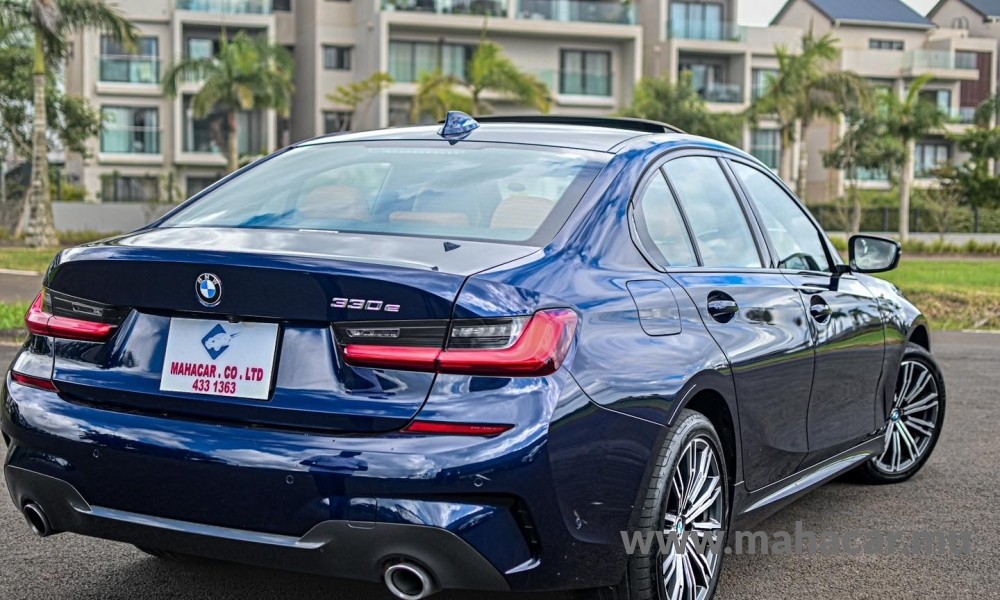 2019 BMW 330e photo 17