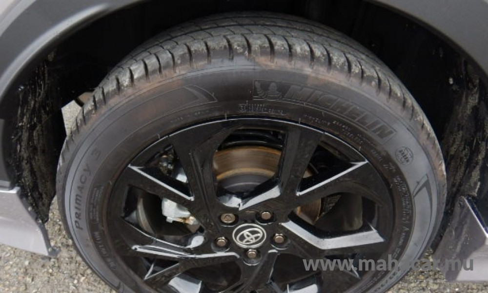 2021 Toyota CHR HYBRID photo 11