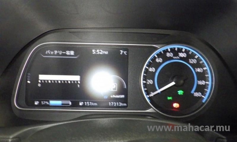 2023 Nissan Leaf photo 5