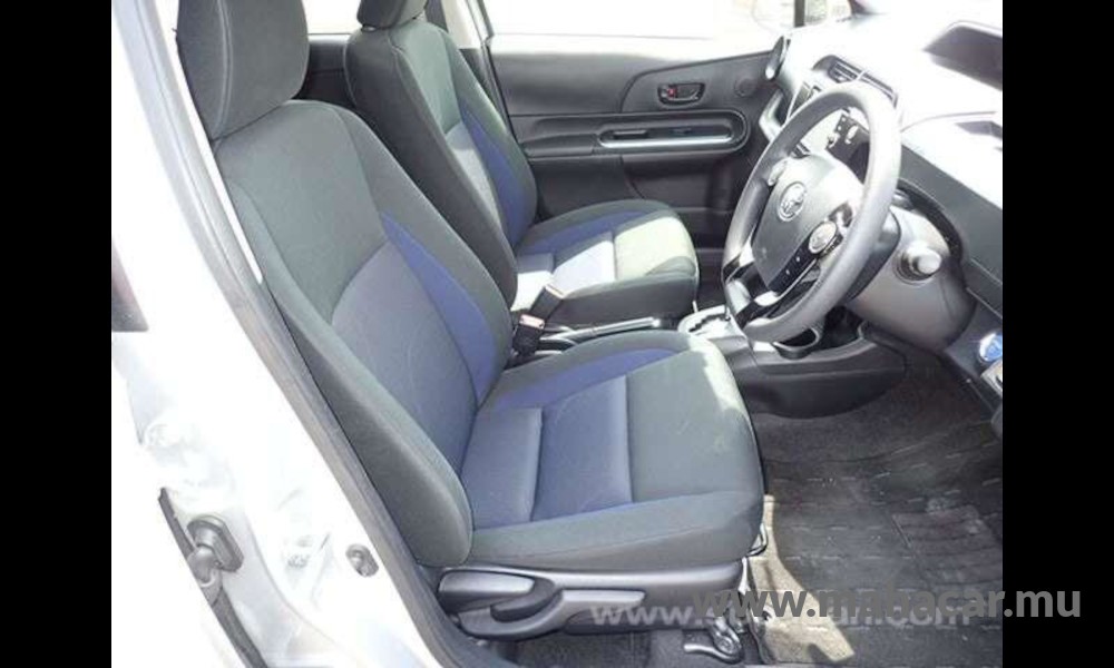 2018 Toyota AQUA photo 3