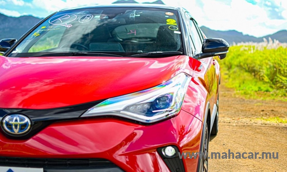 2019 Toyota CHR HYBRID photo 3